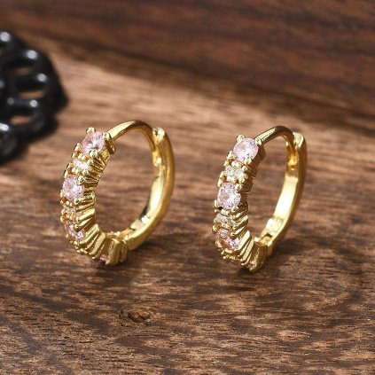 Elegantné dámske kruhové náušnice zlatej farby s ružovými zirkónmi