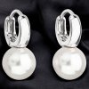 Strieborné náušnice visiace s perlou Swarovski biele okrúhle