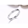 Jemný dámsky prsteň strieborný so zirkónmi z chirurgickej ocele