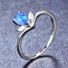 Strieborný dámsky prsteň s modrým opálom