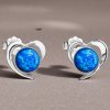 Strieborné dámske náušnice v tvare srdiečka s modrým opálom, dievčenské náušnice
