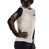 leatt jersey womenenduro40 cream mood2 close 5025107700 686b8f3cdcde1
