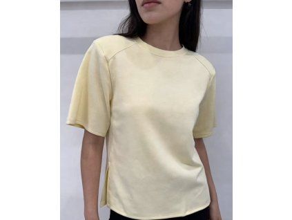 tričko s ramenními vycpávkami