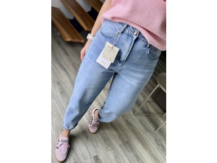 1B4C3B3D 32FF 412A B564 391A493CDE79