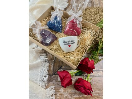 Dárková sada Úžasná žena úžasného muže + červené srdíčko plněné lískovkou