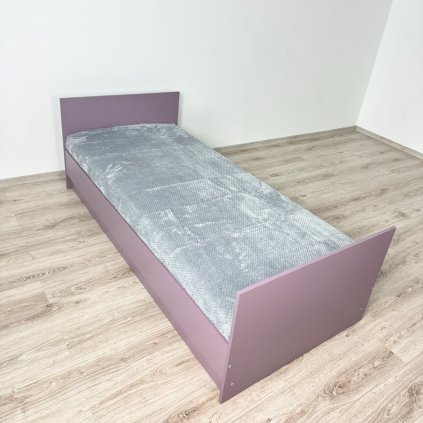 postel balí sína fialová pohled zboku