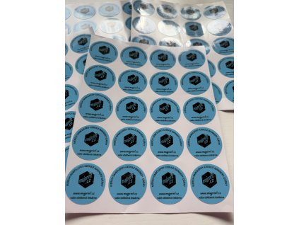 Odolné PVC samolepky s laminací – vlastní motiv, 100 ks