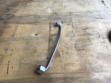 M24 4 trubka vstřikovací trysky M22 120,