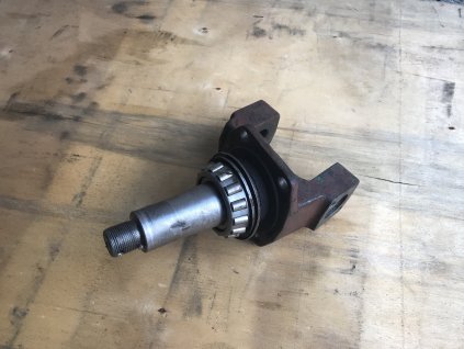 Náboj předního kola levý M22 1900,