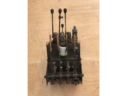 Hydraulický ovladača a ovládání uzávěrky M25 4x4 Bazar