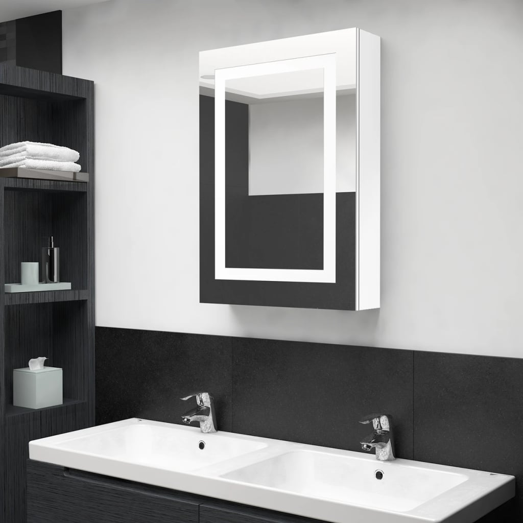 Levně vidaXL LED koupelnová skříňka se zrcadlem zářivě bílá 50 x 13 x 70 cm