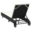 vidaXL Zahradní lehátko s kolečky a poduškou černé polyratan