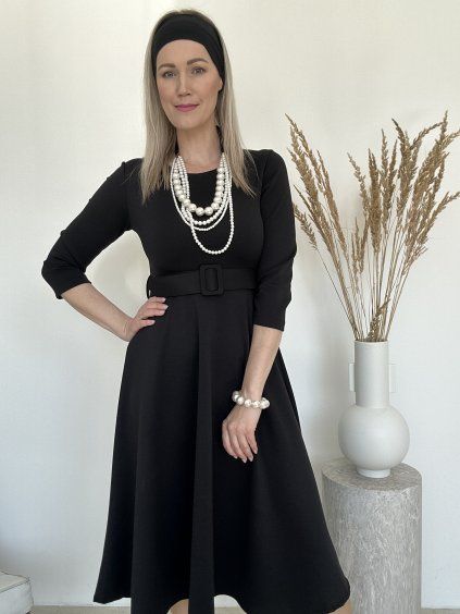 Žlté šaty s opaskom