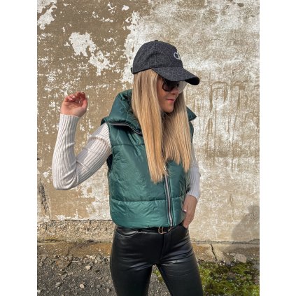 Tmavě zelená krátká prošívaná vesta ALIENE