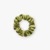 Úzká saténová scrunchie gumička - Matcha