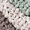 Úzká saténová scrunchie gumička - Krémová matná