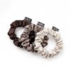 Úzká saténová scrunchie gumička - Dark chocolate