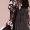 Saténová scrunchie gumička - Rose gold