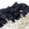 Saténová scrunchie gumička - Černá matná