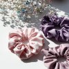 Saténová scrunchie gumička - Levandulová matná