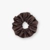 Saténová scrunchie gumička - Dark Chocolate matná