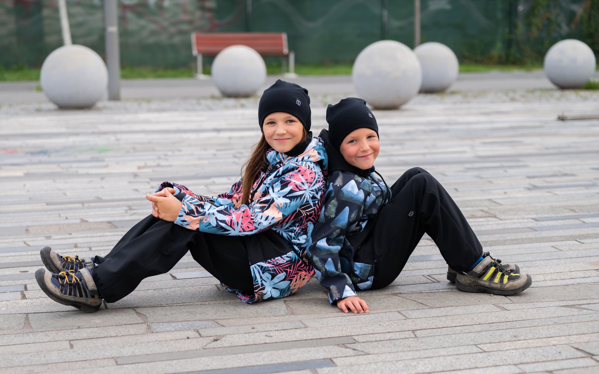 Zima bez starostí: dětské softshellové bundy a kalhoty s beránkem