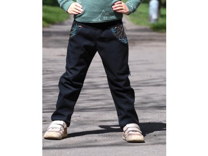 květy a monstera na tmavě modré softshell kalhoty dětské s flessem4