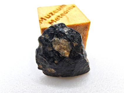 Meteorit NWA 17324 / uhlíkatý / 0,65 gr.