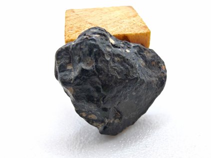 Meteorit NWA 17324 / uhlíkatý / 0,85 gr.
