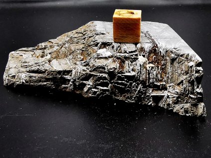 Meteorit Muonionalusta 252,9 gr. / řez