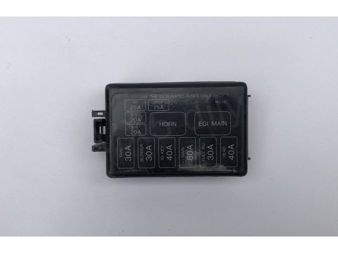 1251 kryt pojistek v motoru nb