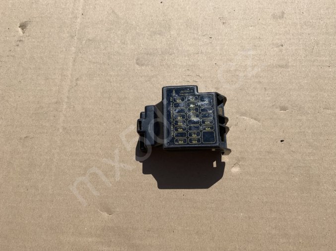 3046 kryt pojistek vnitrni na