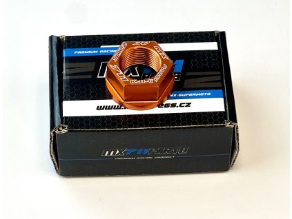 Matka zadní osy 22 mm oranžový elox pro KTM, Husqvarna, GasGas – kompatibilní s TC, FC, FS, FX, SX, SX-F, SMR, XC (2023–2025) a EXC, FE, TE, EC (2024–2025)