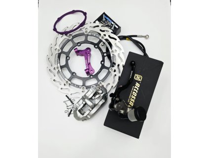 MX711PEGS Supermoto Závodní Brake Kit – Brembo 4P + Accosato 16×16 + Moto-Master 320 mm