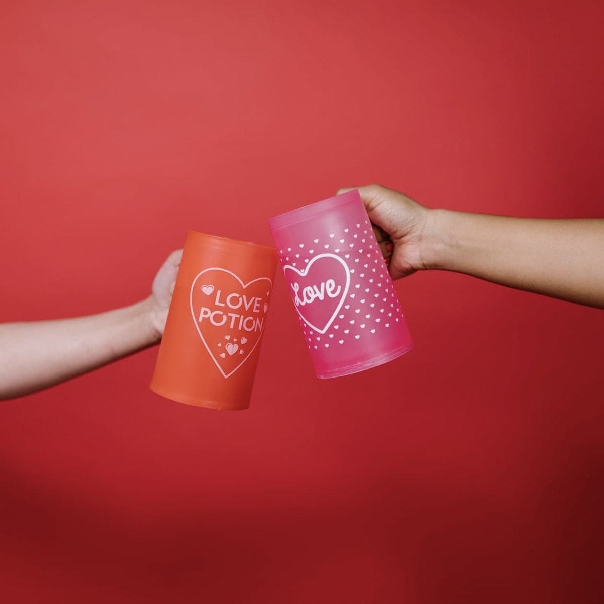 Hľadáte valentínsky darček? Využite super zľavu a darujte štýlovú fľašu na vodu!