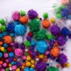 POM – POM guľky s trblietkami – Jumbo pack, 400 ks, mix veľkostí a farieb