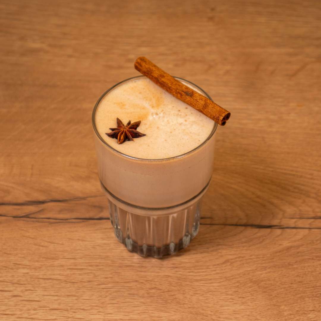 Chai Latte kedysi a dnes - fascinujúca história v šálke