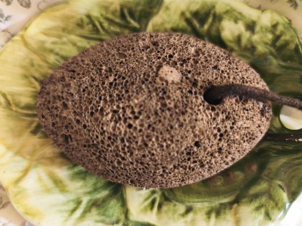 Vulkanická pemza s provázkem