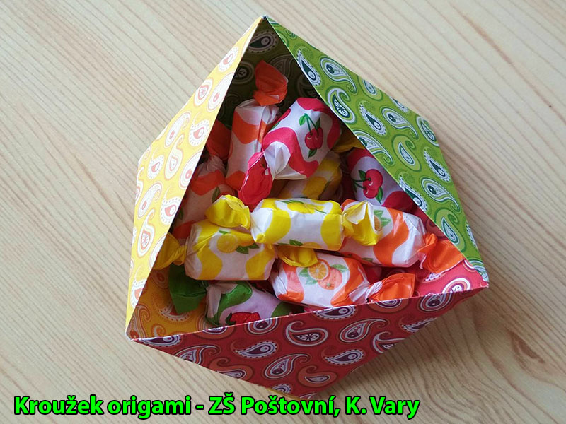 Folia - Max Bringmann Origami papír Basics 80 g/m2 - 15 x 15 cm, 50 archů - červený