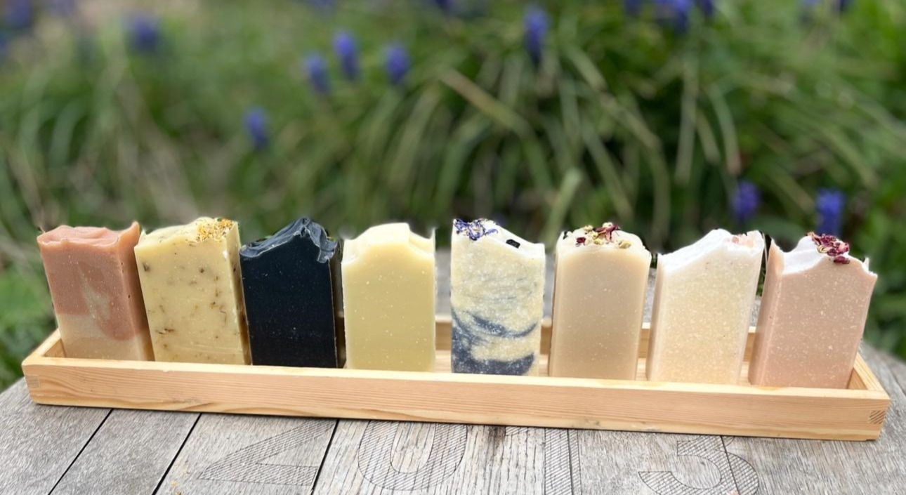 Barevná paleta jarních mýdel