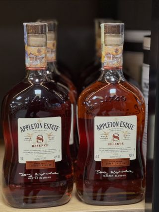 Tady jsem klukům ukázal rozdíly v chutích rumů. Jak jinak pochopit svět rumu, než vedle sebe? V dobré partě 🤝 #tastings...