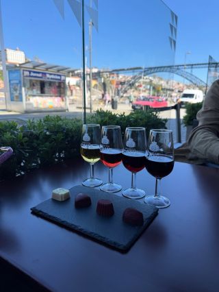 Stále pokračujeme v objevování. Spousta nových informací. Průměrná degustace bez prohlídky tu trvá kolem 10 minut a stojí...