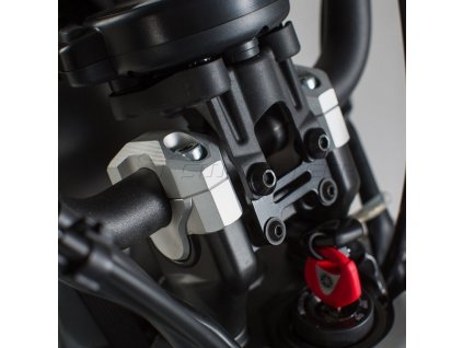 SW Motech Zvýšení řídítek +20 mm stříbrné