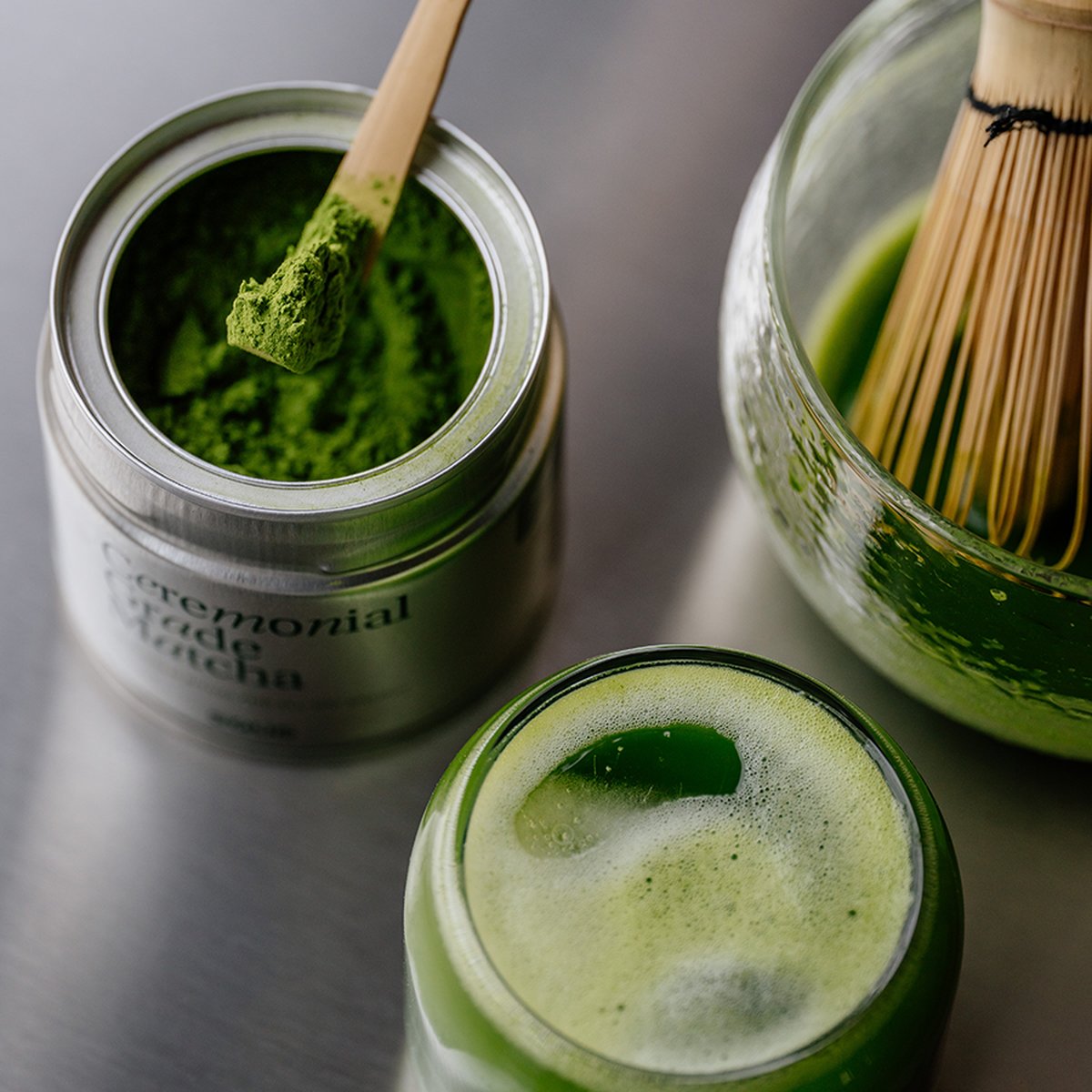 Puszki EQUA Ceremonial Grade Matcha ze spienioną matchą