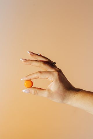 Omega-3, ale bez tego „muszę”. 🧡 Bez dużych kapsułek. Bez popijania wodą. Bez rybiego posmaku. Miękka owocowa pastylka z...