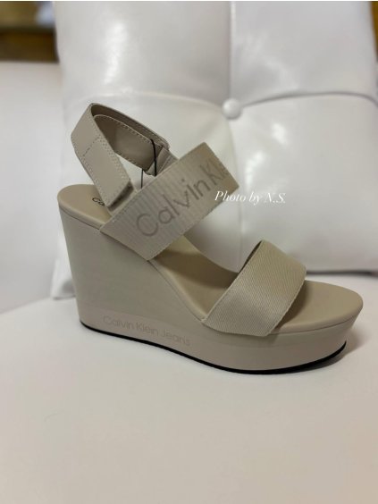 Calvin Klein Jeans sandály na klínu