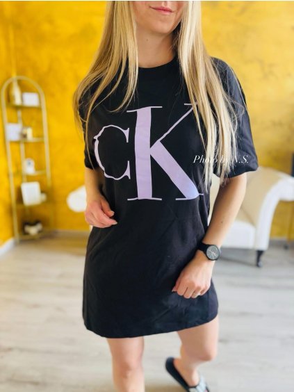Černé šaty Calvin Klein s lila logem