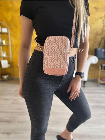 Crossbody kabelka Guess, růžová