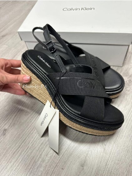 Sandály Calvin Klein na klínku, černé