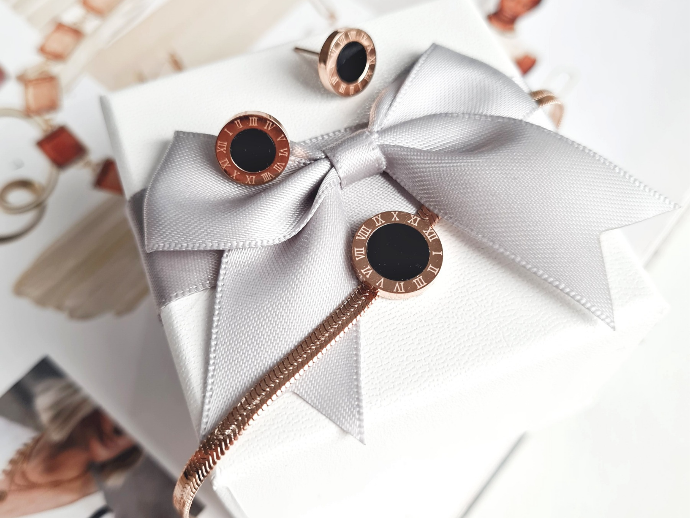 Komu sluší stříbrné a komu zlaté šperky?